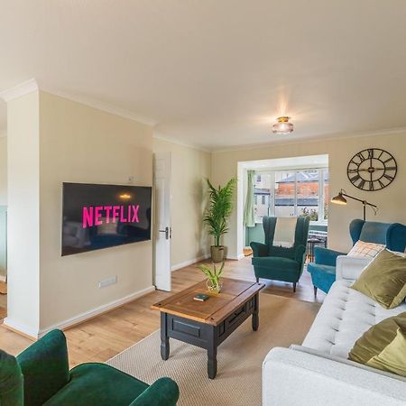4 Bed City House With Private Garden And Parking Winchester Exterior photo
