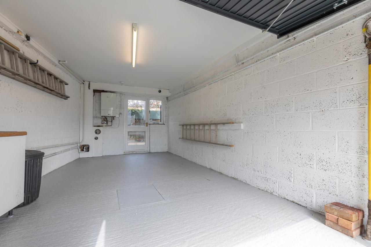 4 Bed City House With Private Garden And Parking Winchester Exterior photo
